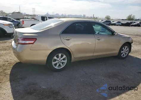 2011 Toyota Camry Base z USA, uszkodzony, nr VIN 4T1BF3EK7BU178577